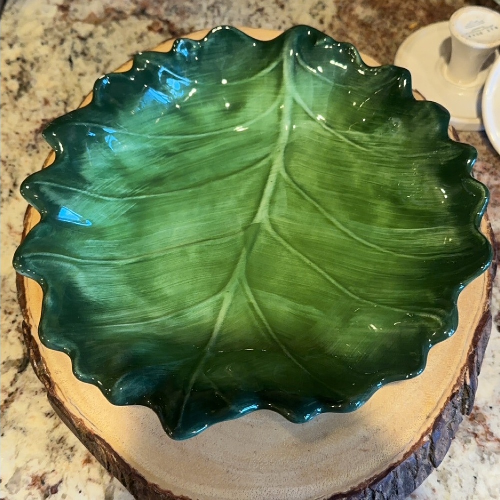 HTF Vietri Cabbage Leaf Plate
